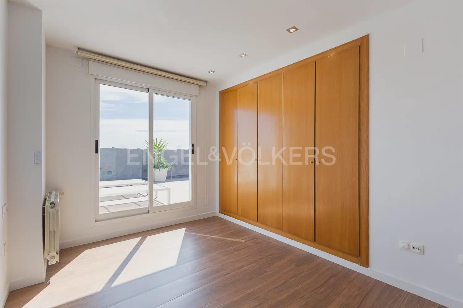 3 bedroom Penthouse for rent in Valencia city with garage - € 2,800 (Ref: 9937284)