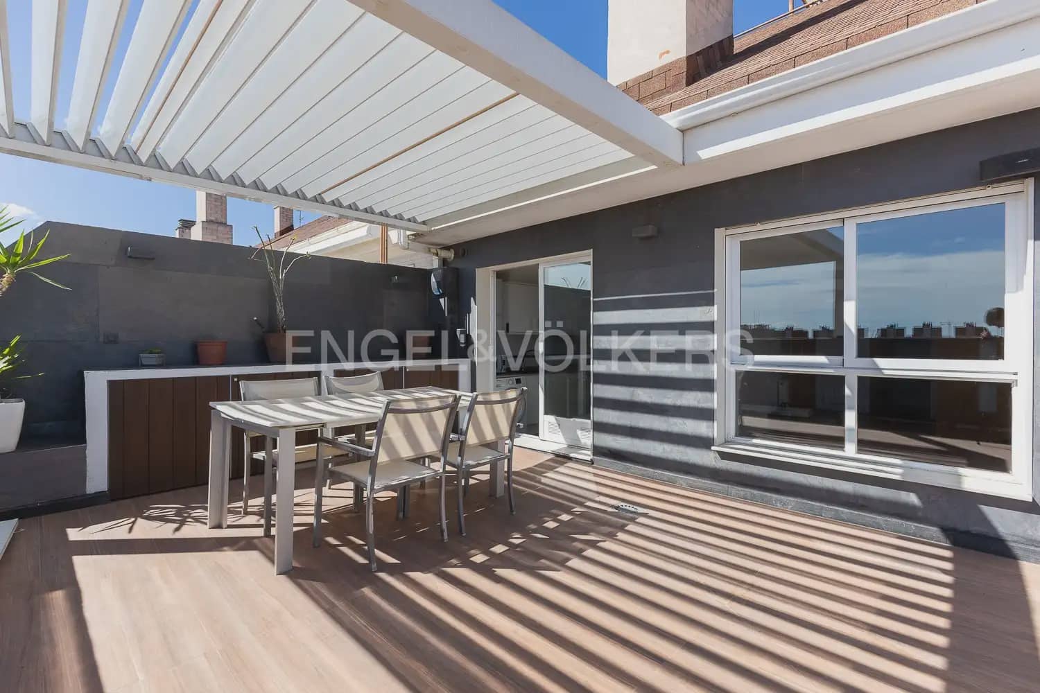 3 bedroom Penthouse for rent in Valencia city with garage - € 2,800 (Ref: 9937284)