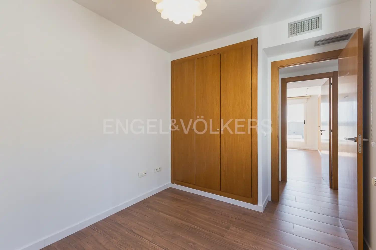 3 bedroom Penthouse for rent in Valencia city with garage - € 2,800 (Ref: 9937284)