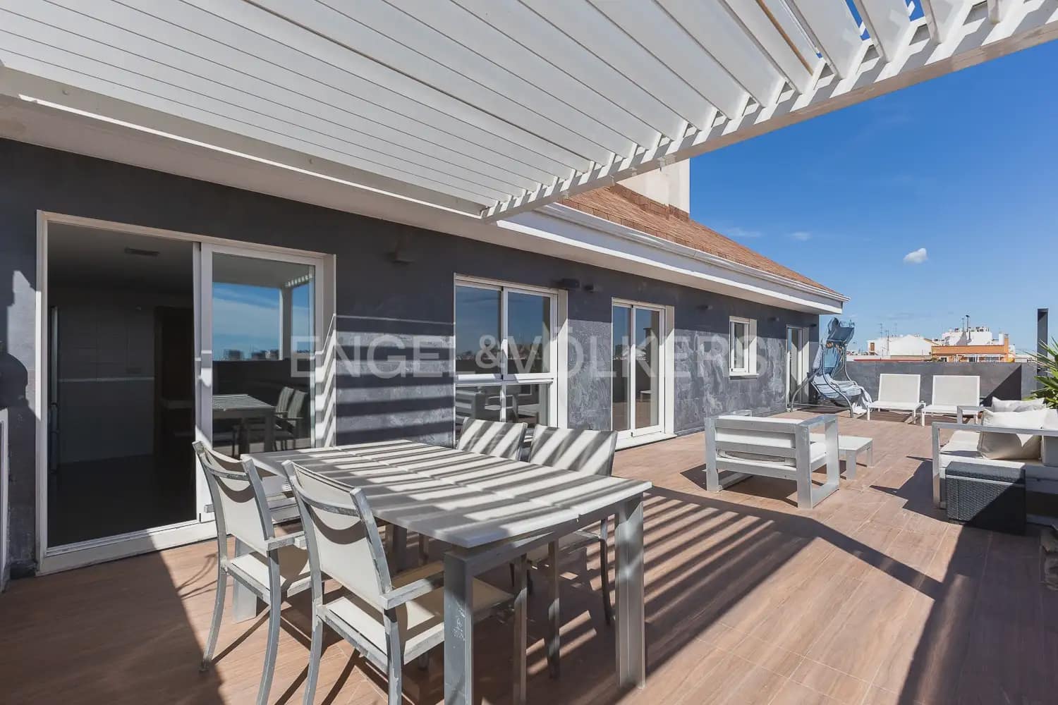 3 bedroom Penthouse for rent in Valencia city with garage - € 2,800 (Ref: 9937284)