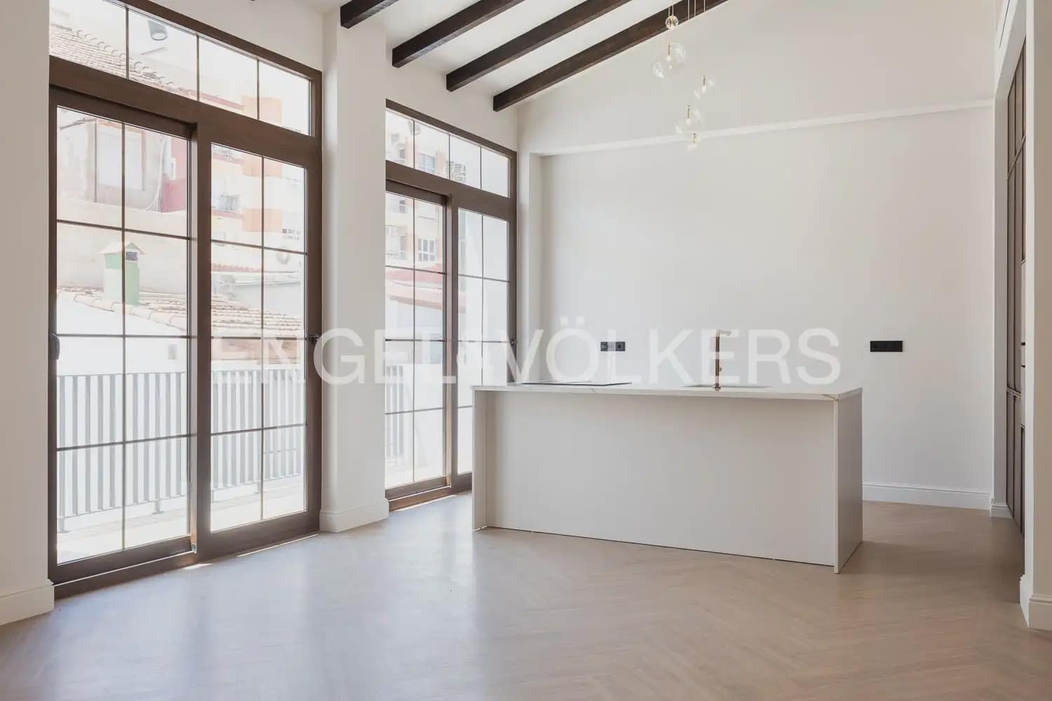 4 bedroom Townhouse for sale in Valencia city with pool - € 1,190,000 (Ref: 9937333)