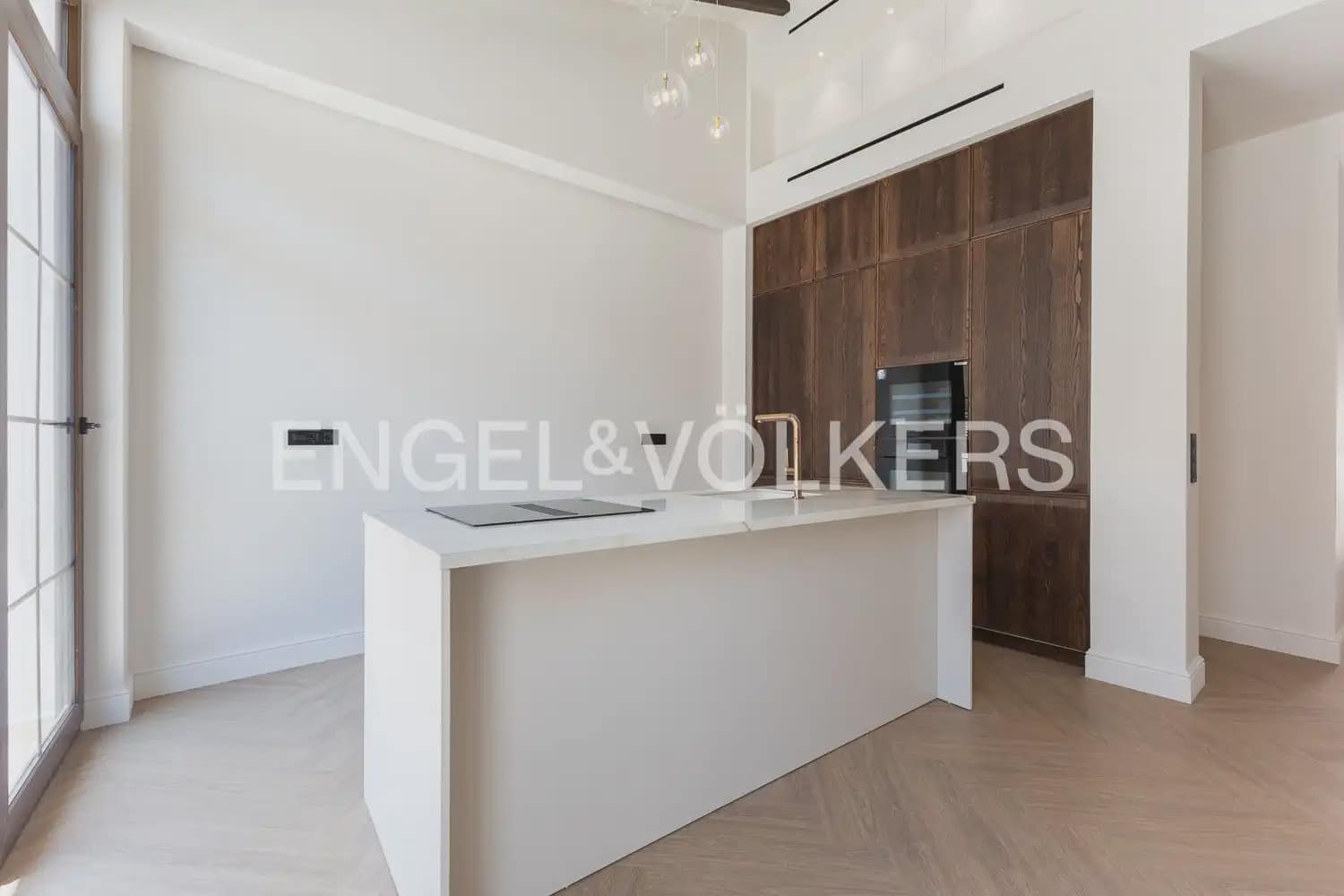 4 bedroom Townhouse for sale in Valencia city with pool - € 1,190,000 (Ref: 9937333)