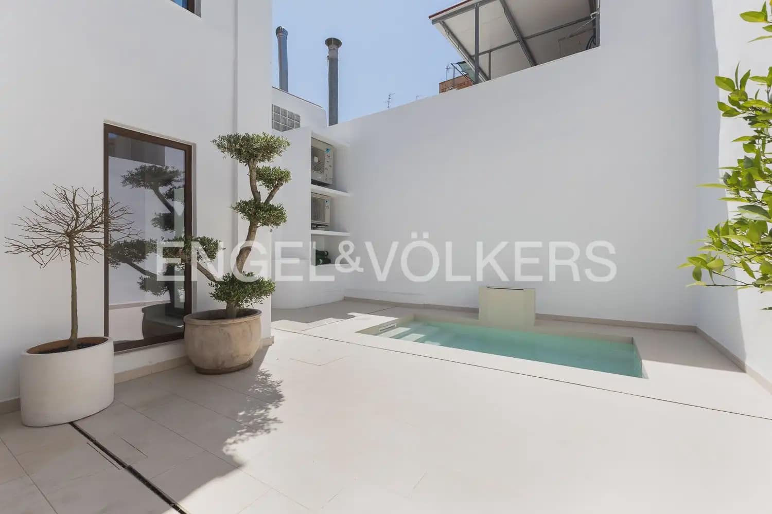4 bedroom Townhouse for sale in Valencia city with pool - € 1,190,000 (Ref: 9937333)