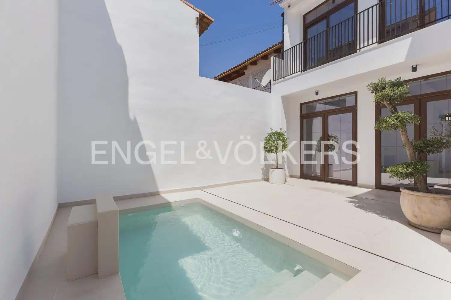 4 bedroom Townhouse for sale in Valencia city with pool - € 1,190,000 (Ref: 9937333)