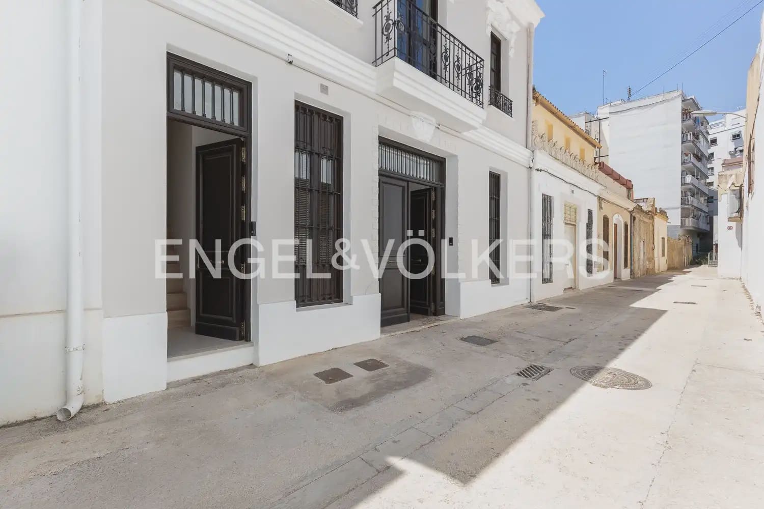 4 bedroom Townhouse for sale in Valencia city with pool - € 1,190,000 (Ref: 9937333)