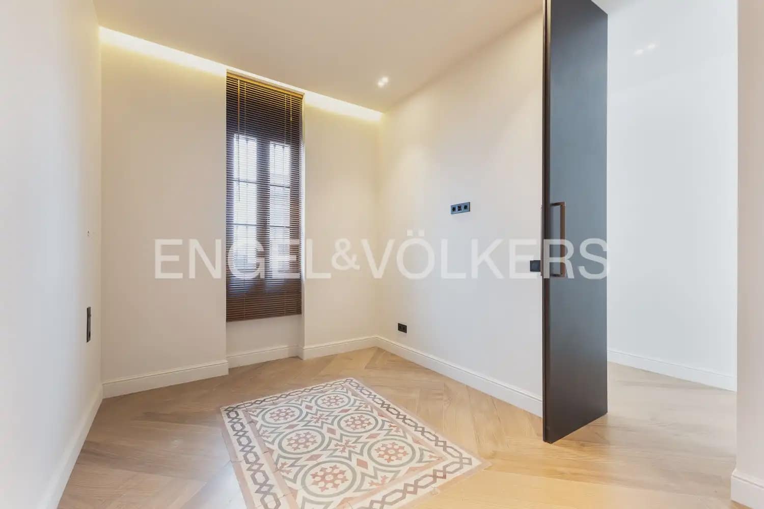 4 bedroom Townhouse for sale in Valencia city with pool - € 1,190,000 (Ref: 9937333)