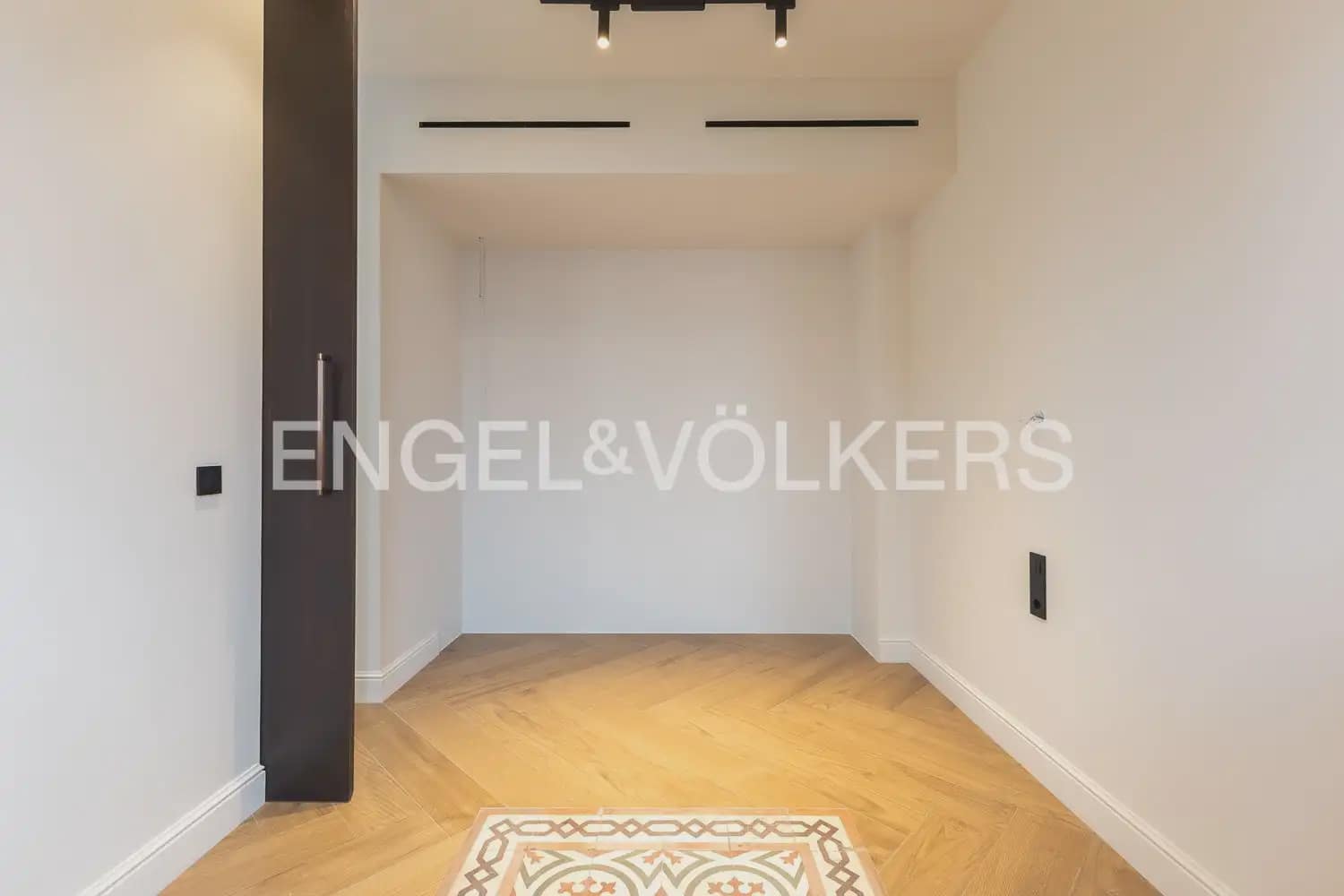4 bedroom Townhouse for sale in Valencia city with pool - € 1,190,000 (Ref: 9937333)