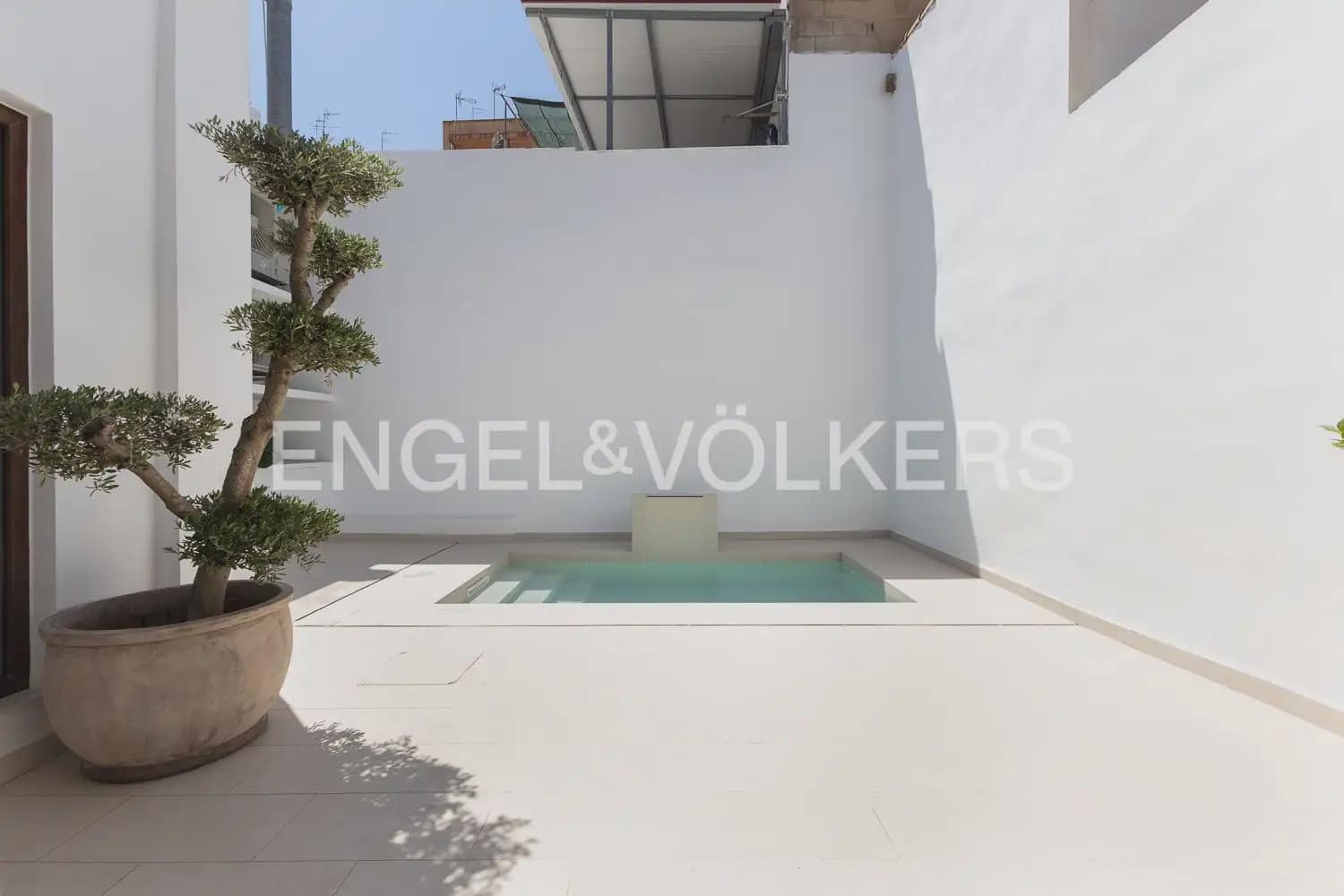 4 bedroom Townhouse for sale in Valencia city with pool - € 1,190,000 (Ref: 9937333)