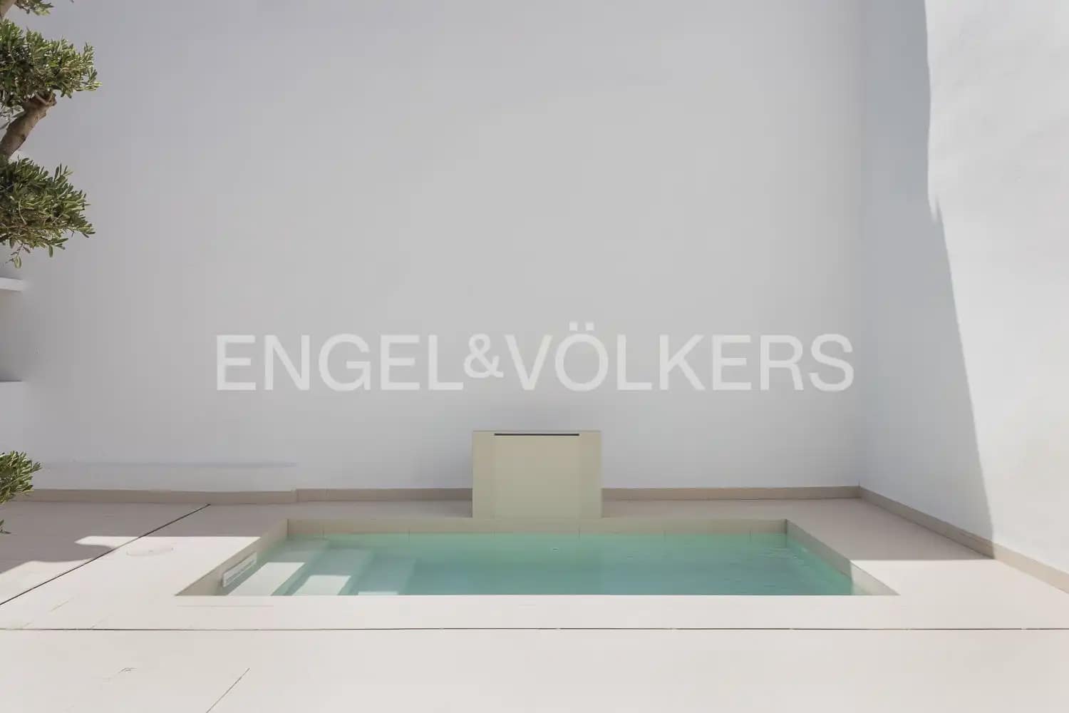 4 bedroom Townhouse for sale in Valencia city with pool - € 1,190,000 (Ref: 9937333)