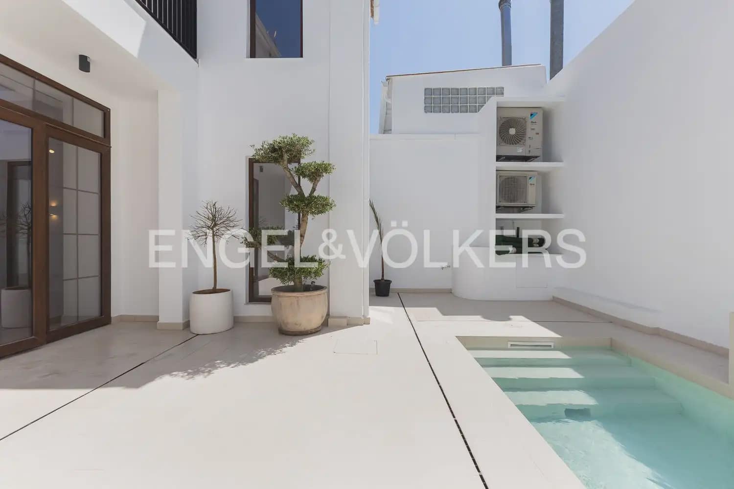 4 bedroom Townhouse for sale in Valencia city with pool - € 1,190,000 (Ref: 9937333)