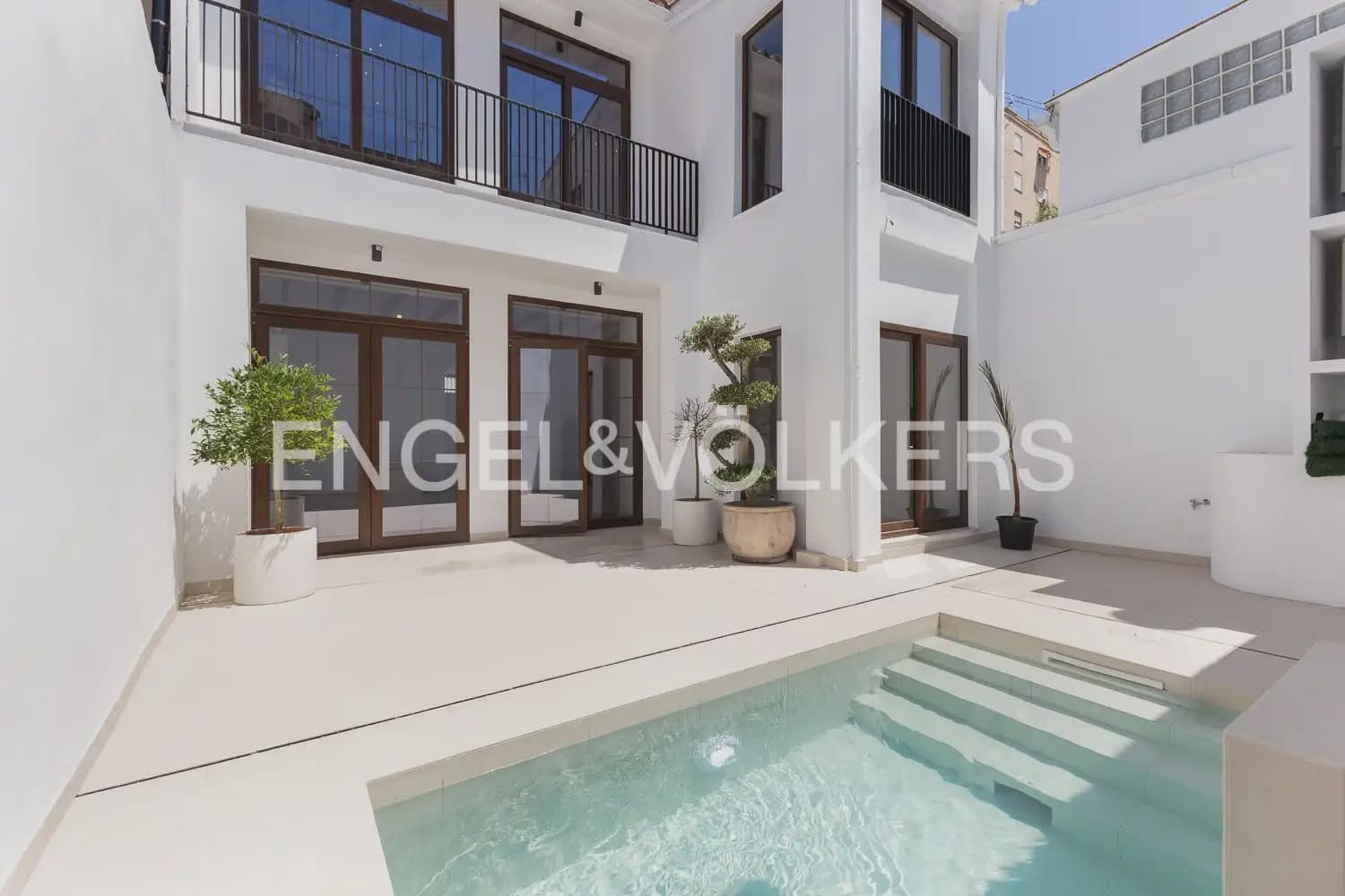 4 bedroom Townhouse for sale in Valencia city with pool - € 1,190,000 (Ref: 9937333)