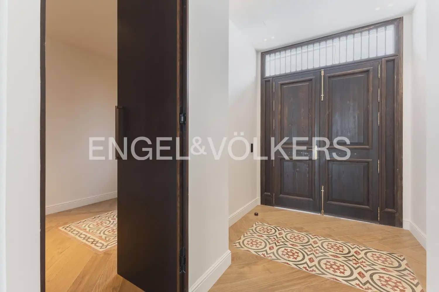 4 bedroom Townhouse for sale in Valencia city with pool - € 1,190,000 (Ref: 9937333)