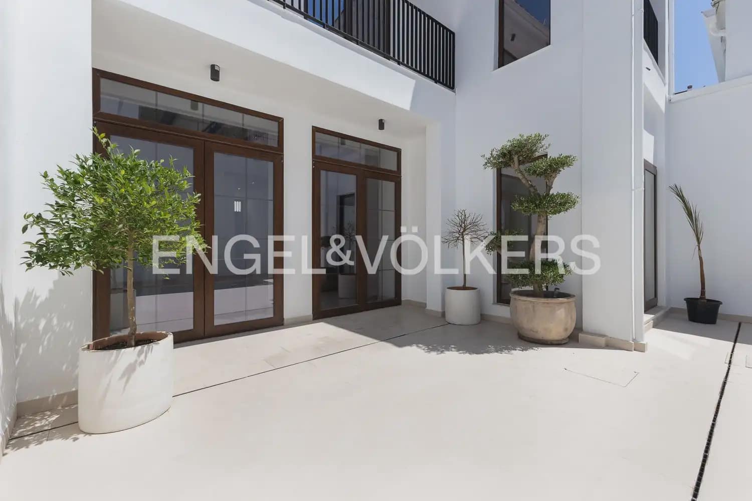 4 bedroom Townhouse for sale in Valencia city with pool - € 1,190,000 (Ref: 9937333)