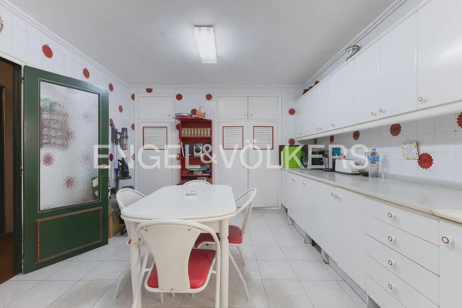 5 bedroom Flat for sale in Valencia city with garage - € 640,000 (Ref: 9938599)