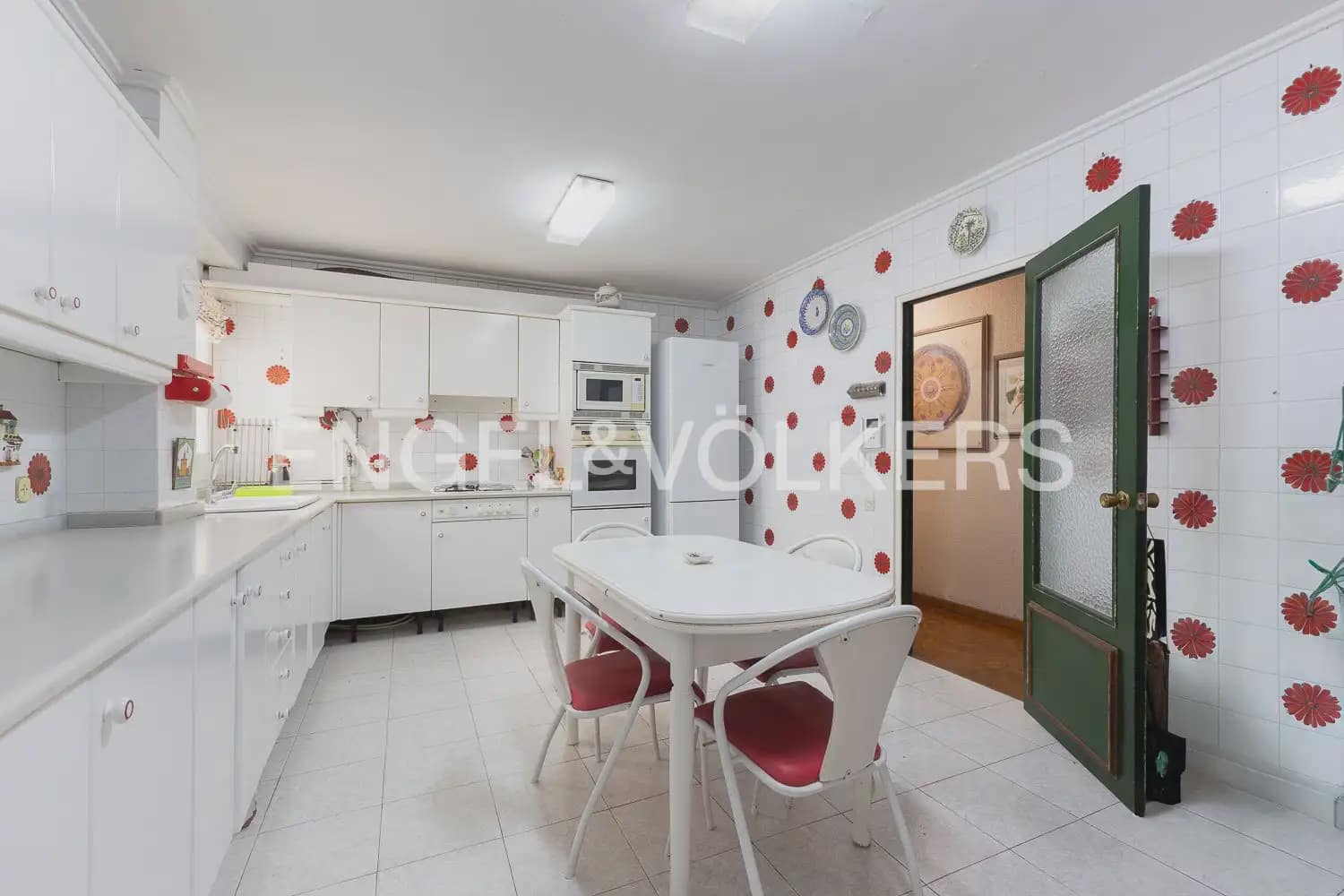 5 bedroom Flat for sale in Valencia city with garage - € 640,000 (Ref: 9938599)