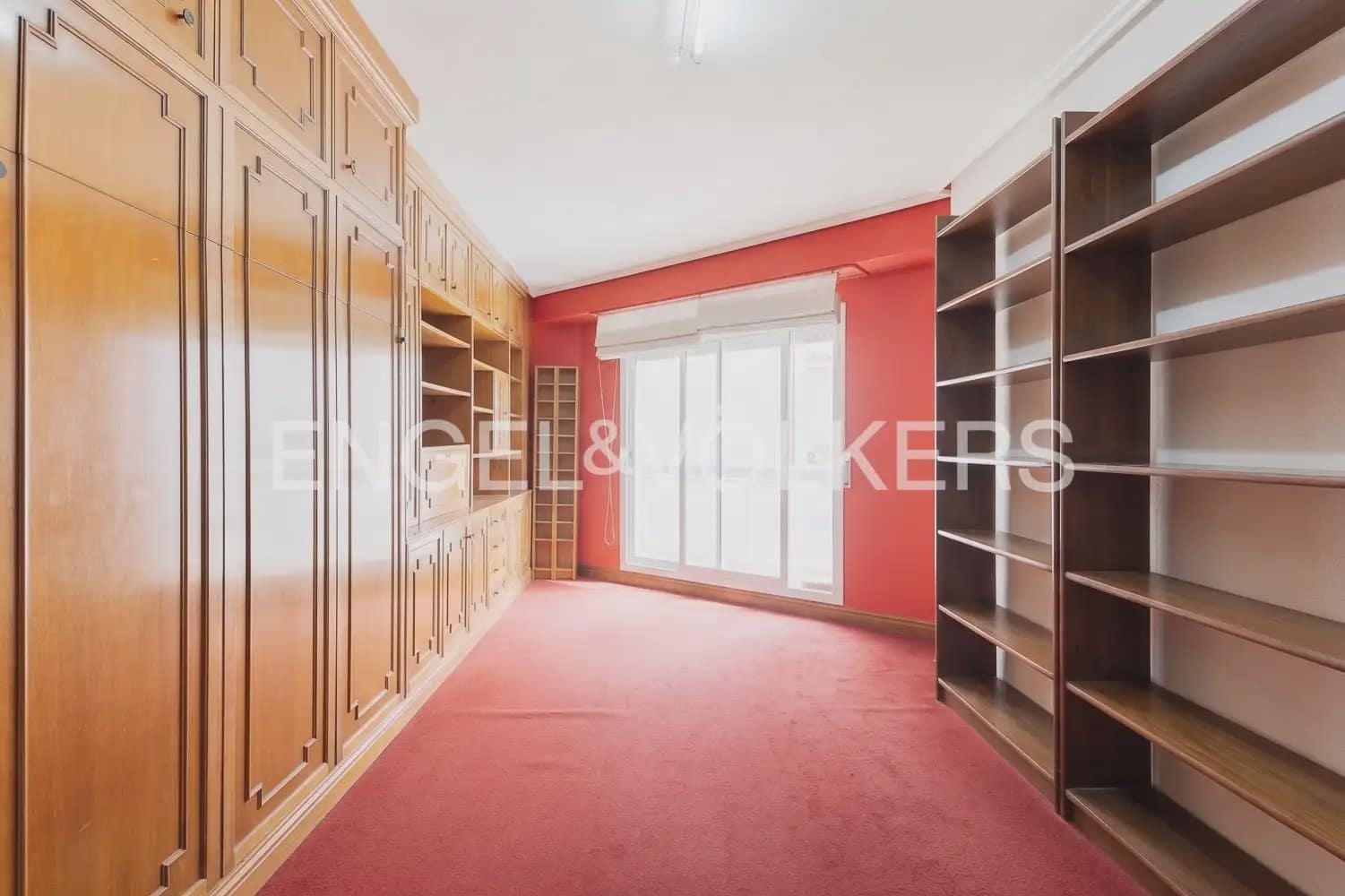 5 bedroom Flat for sale in Valencia city with garage - € 640,000 (Ref: 9938599)