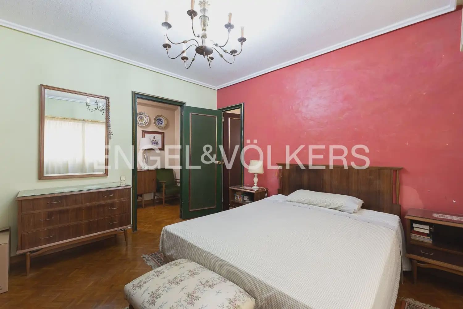 5 bedroom Flat for sale in Valencia city with garage - € 640,000 (Ref: 9938599)