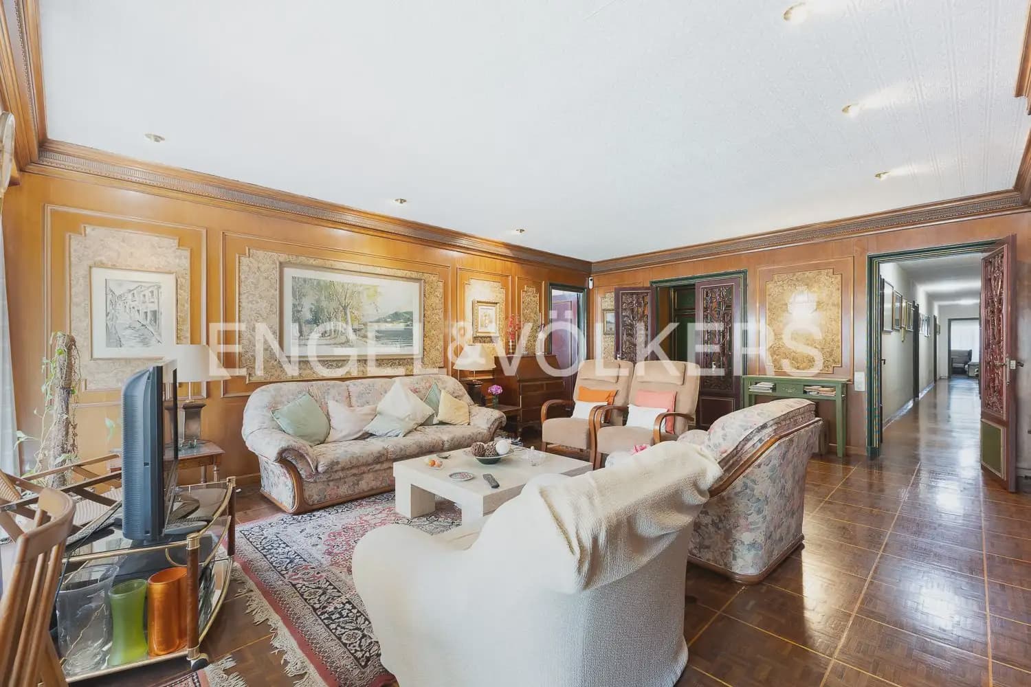 5 bedroom Flat for sale in Valencia city with garage - € 640,000 (Ref: 9938599)