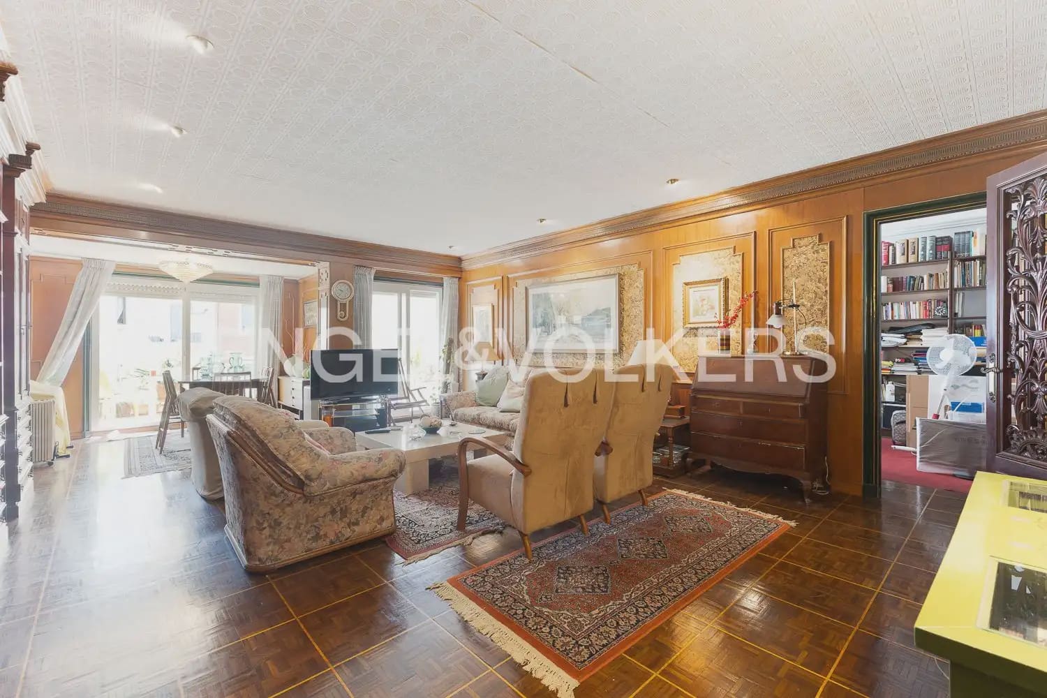 5 bedroom Flat for sale in Valencia city with garage - € 640,000 (Ref: 9938599)