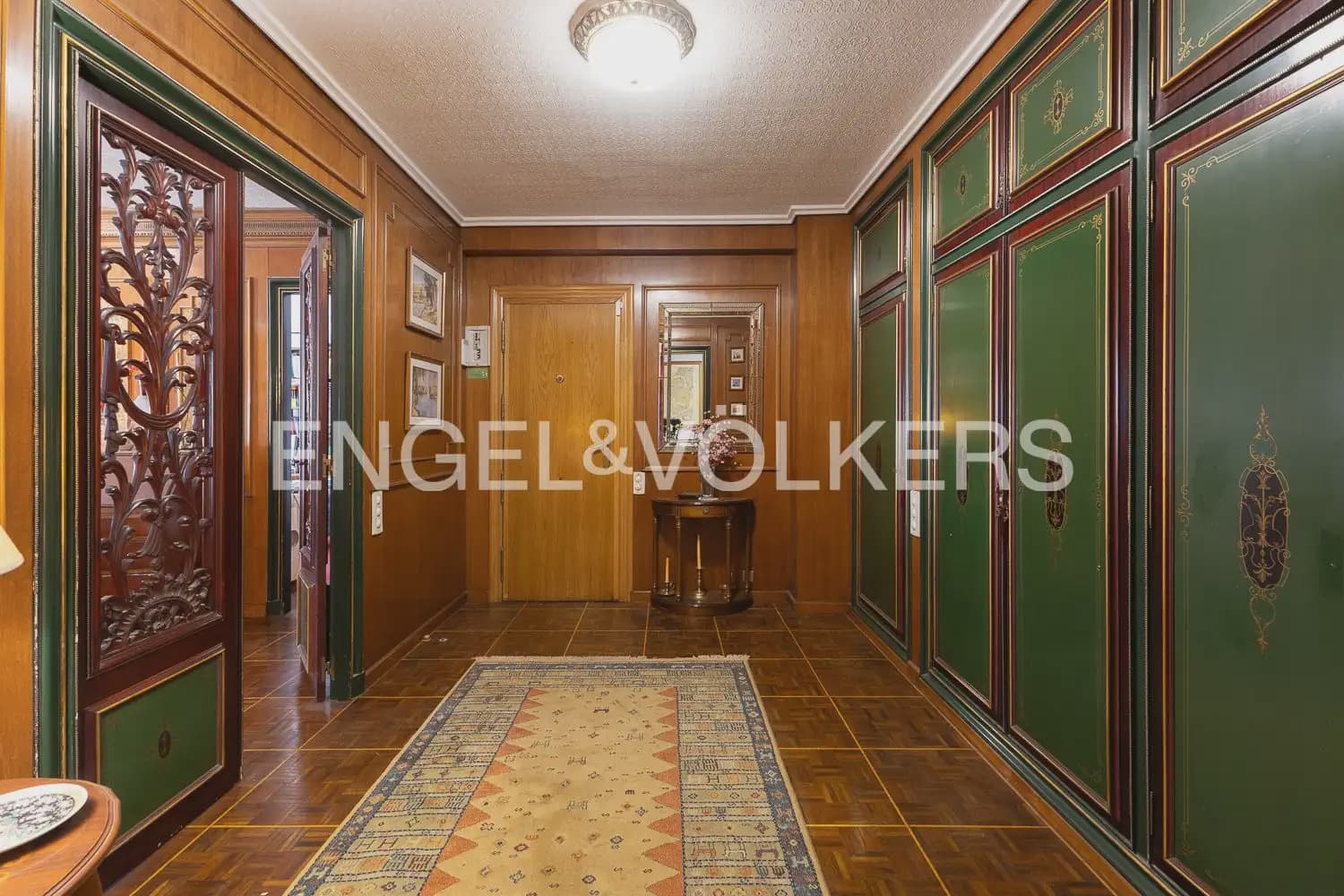 5 bedroom Flat for sale in Valencia city with garage - € 640,000 (Ref: 9938599)