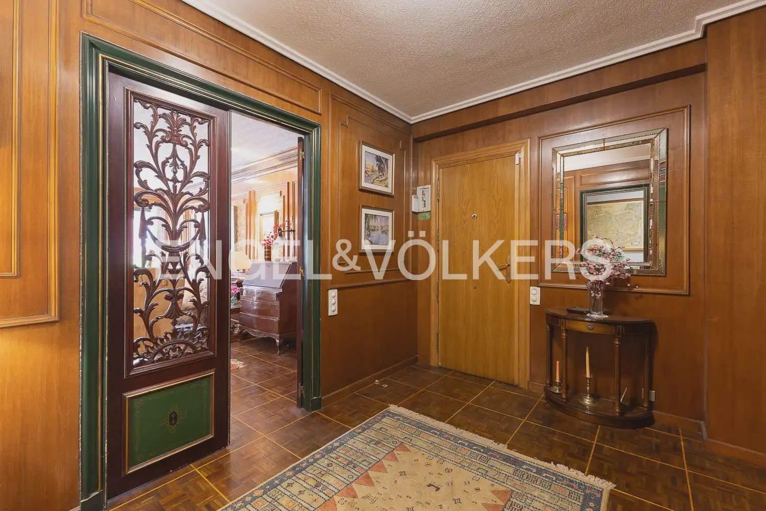 5 bedroom Flat for sale in Valencia city with garage - € 640,000 (Ref: 9938599)