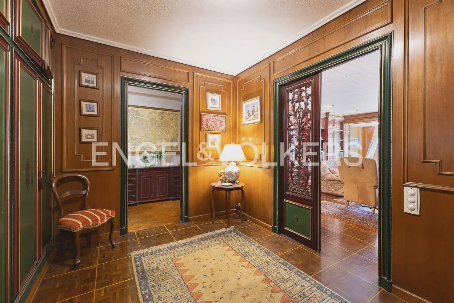 5 bedroom Flat for sale in Valencia city with garage - € 640,000 (Ref: 9938599)