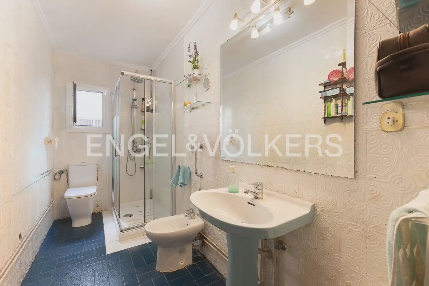 5 bedroom Flat for sale in Valencia city with garage - € 640,000 (Ref: 9938599)