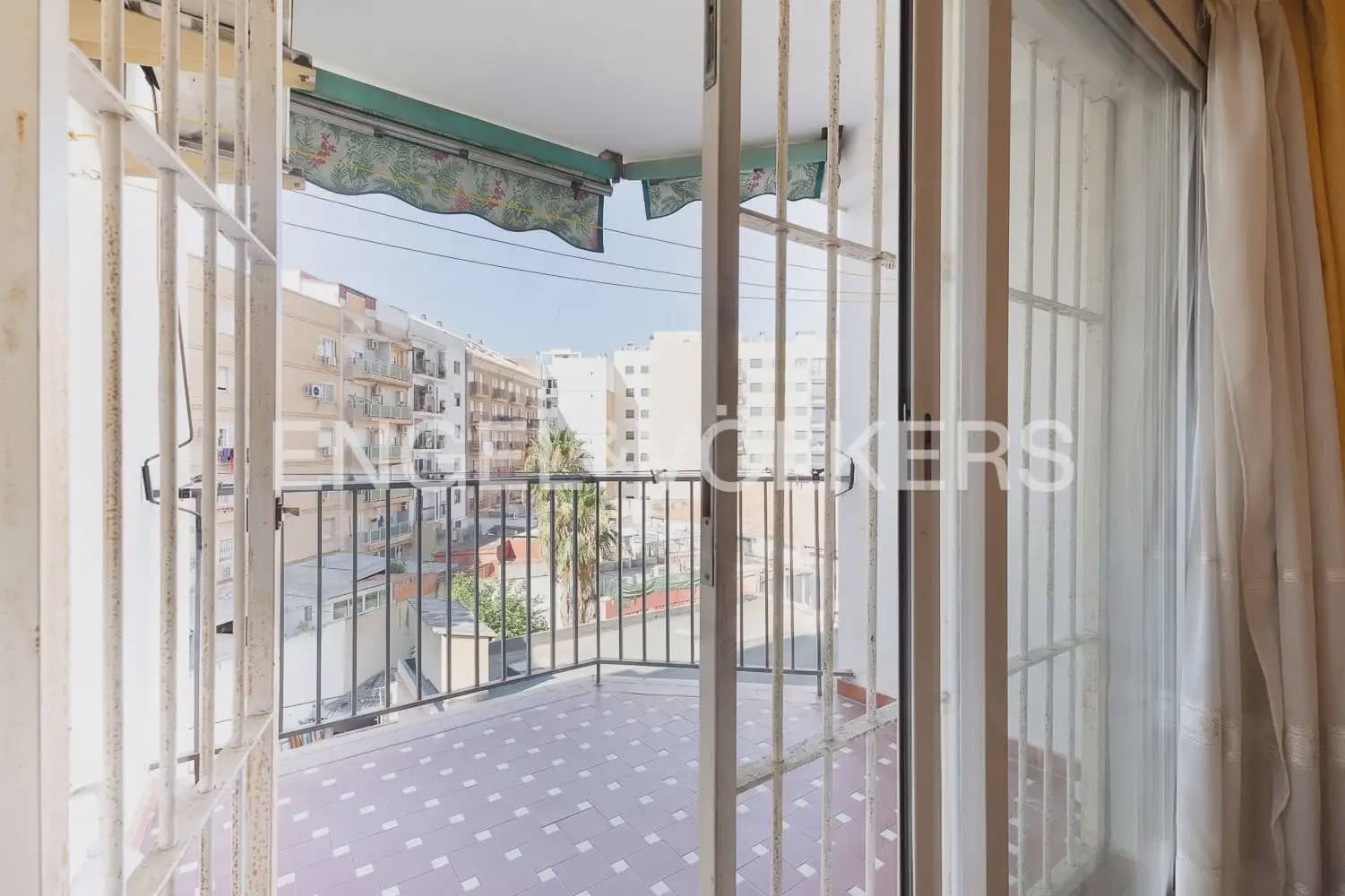 5 bedroom Flat for sale in Valencia city with garage - € 640,000 (Ref: 9938599)