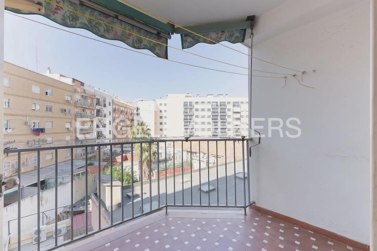 5 bedroom Flat for sale in Valencia city with garage - € 640,000 (Ref: 9938599)