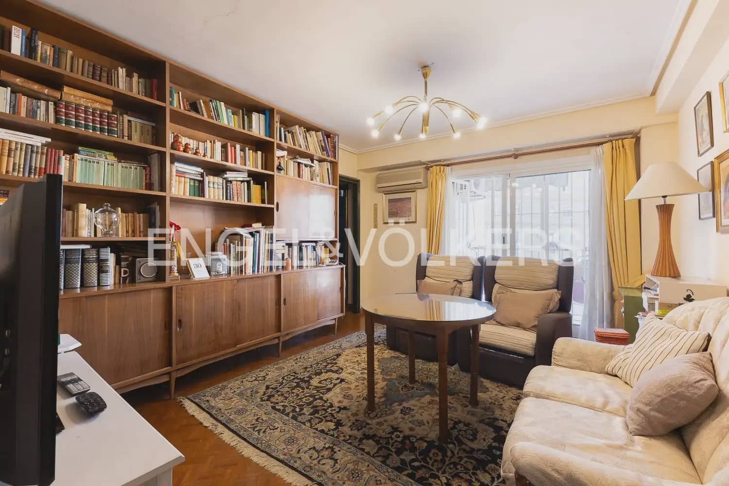 5 bedroom Flat for sale in Valencia city with garage - € 640,000 (Ref: 9938599)