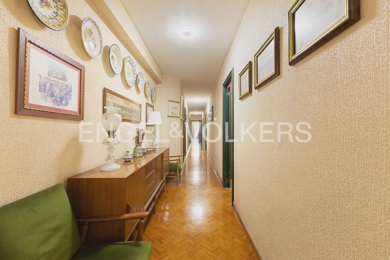 5 bedroom Flat for sale in Valencia city with garage - € 640,000 (Ref: 9938599)