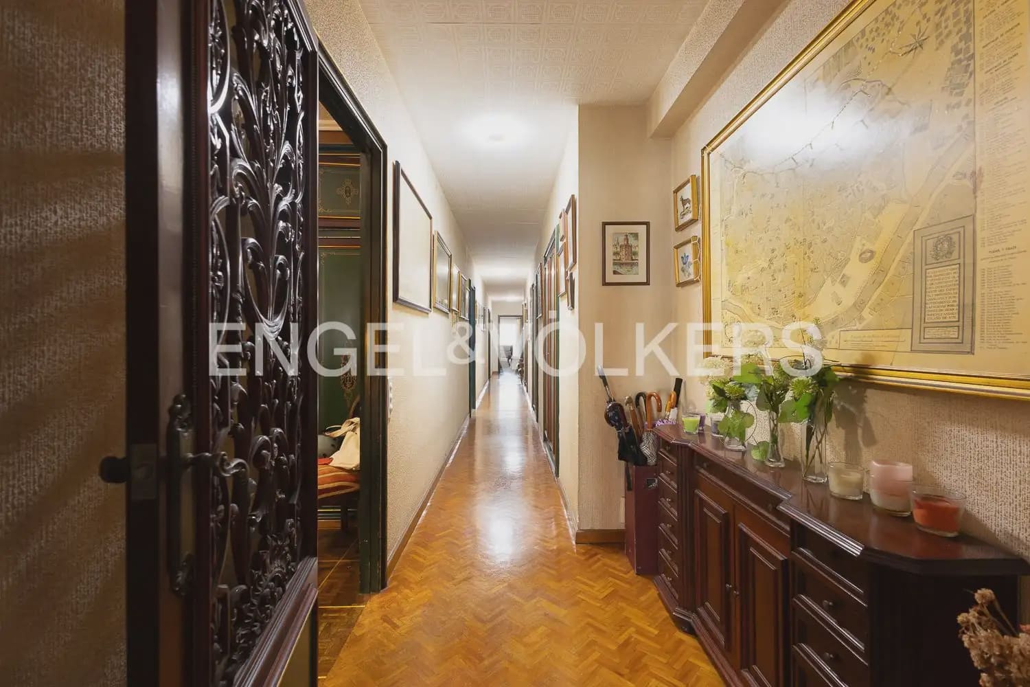 5 bedroom Flat for sale in Valencia city with garage - € 640,000 (Ref: 9938599)