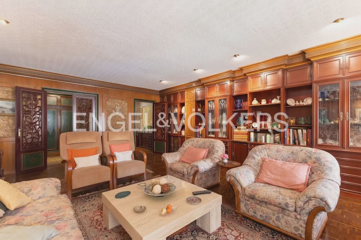 5 bedroom Flat for sale in Valencia city with garage - € 640,000 (Ref: 9938599)