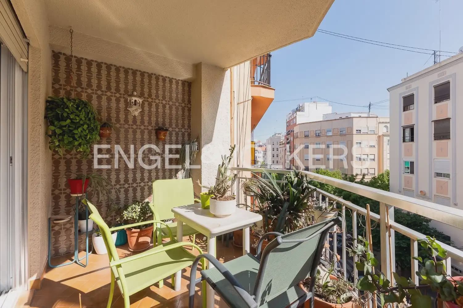 5 bedroom Flat for sale in Valencia city with garage - € 640,000 (Ref: 9938599)