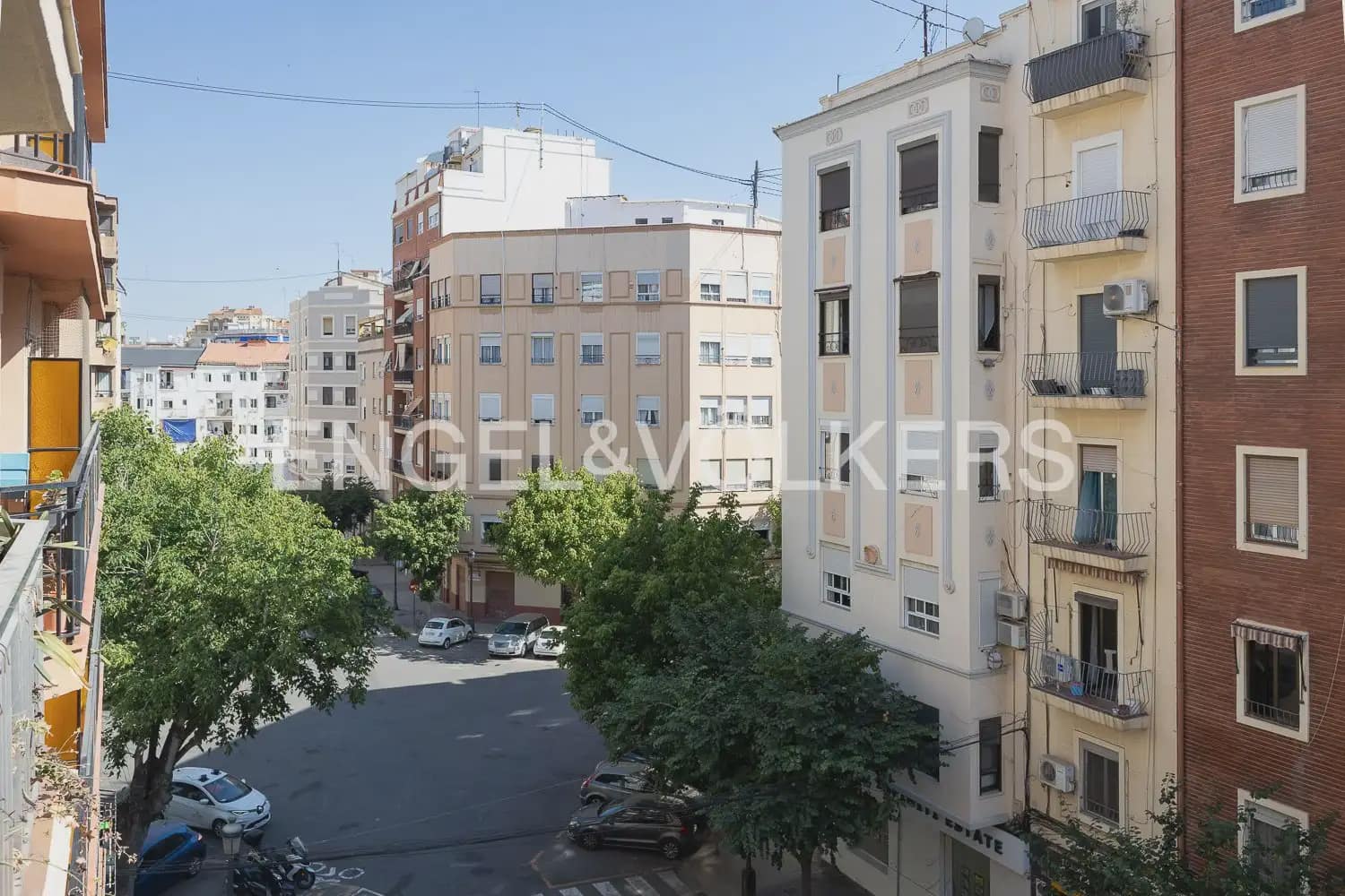 5 bedroom Flat for sale in Valencia city with garage - € 640,000 (Ref: 9938599)