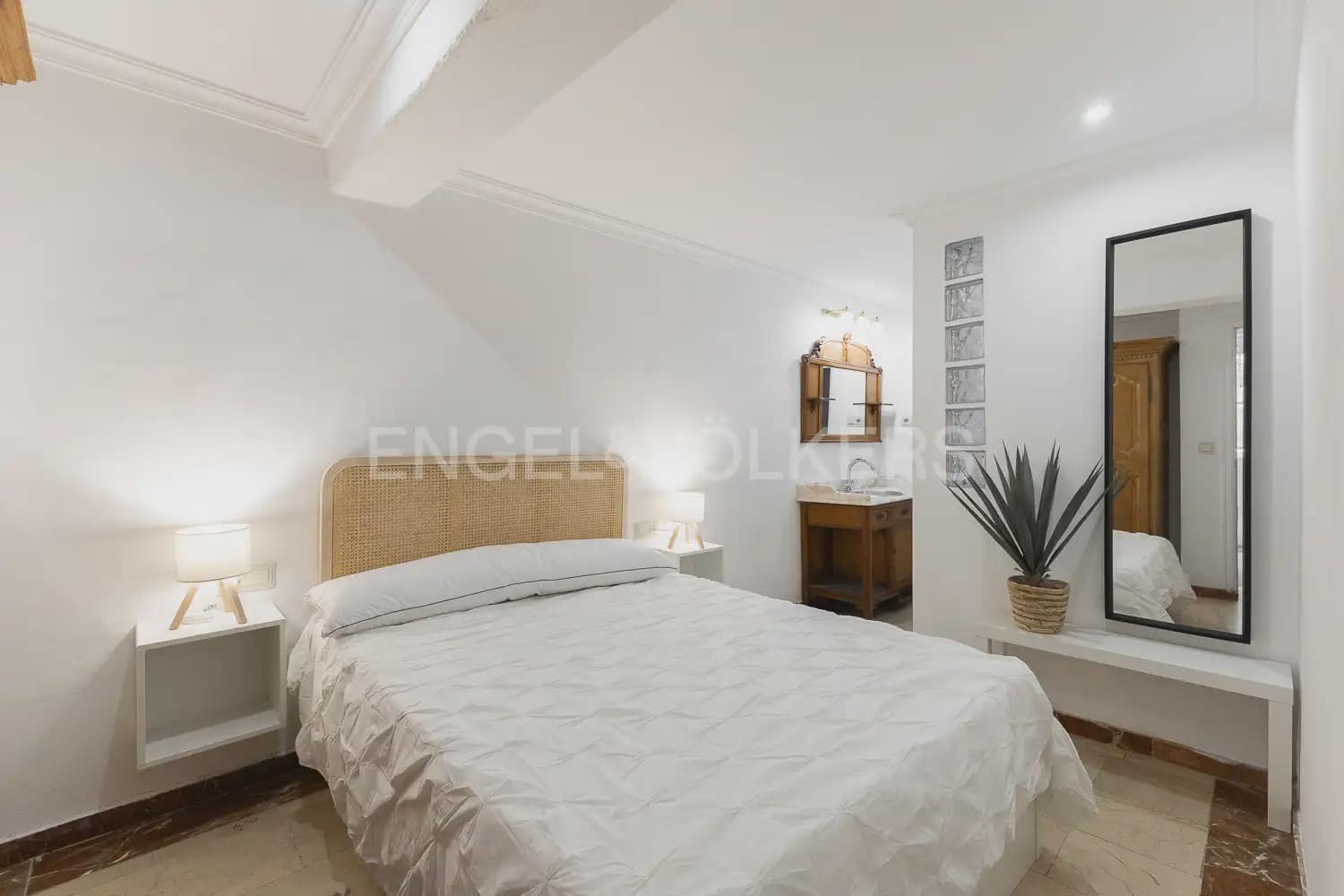 1 bedroom Flat for rent in Valencia city - € 1,250 (Ref: 9940754)