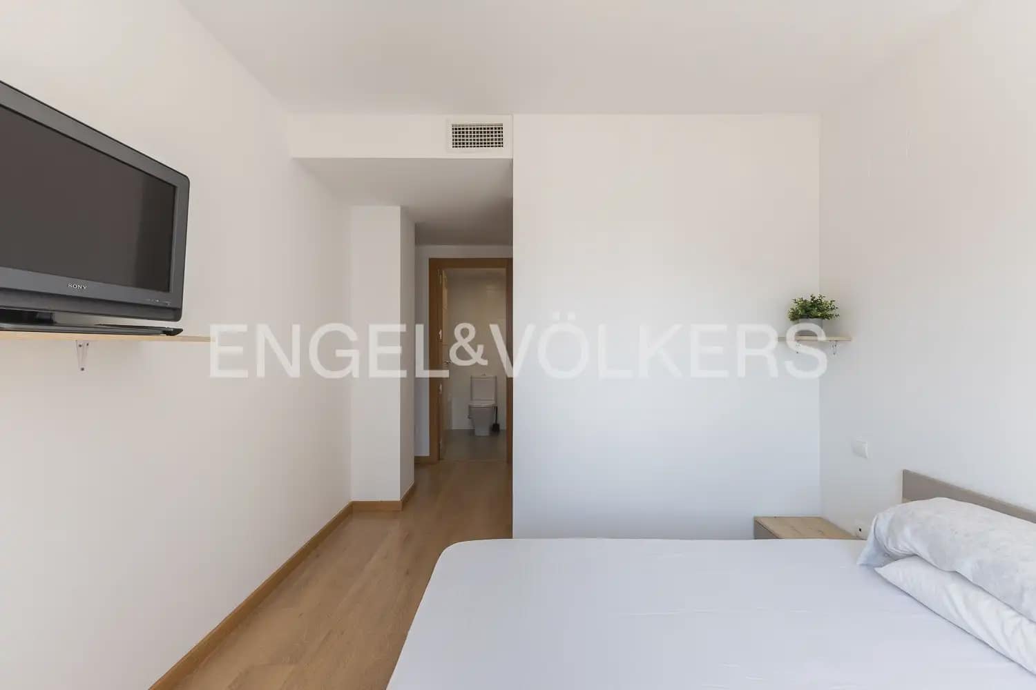 3 bedroom Flat for rent in Valencia city with garage - € 1,500 (Ref: 9940755)