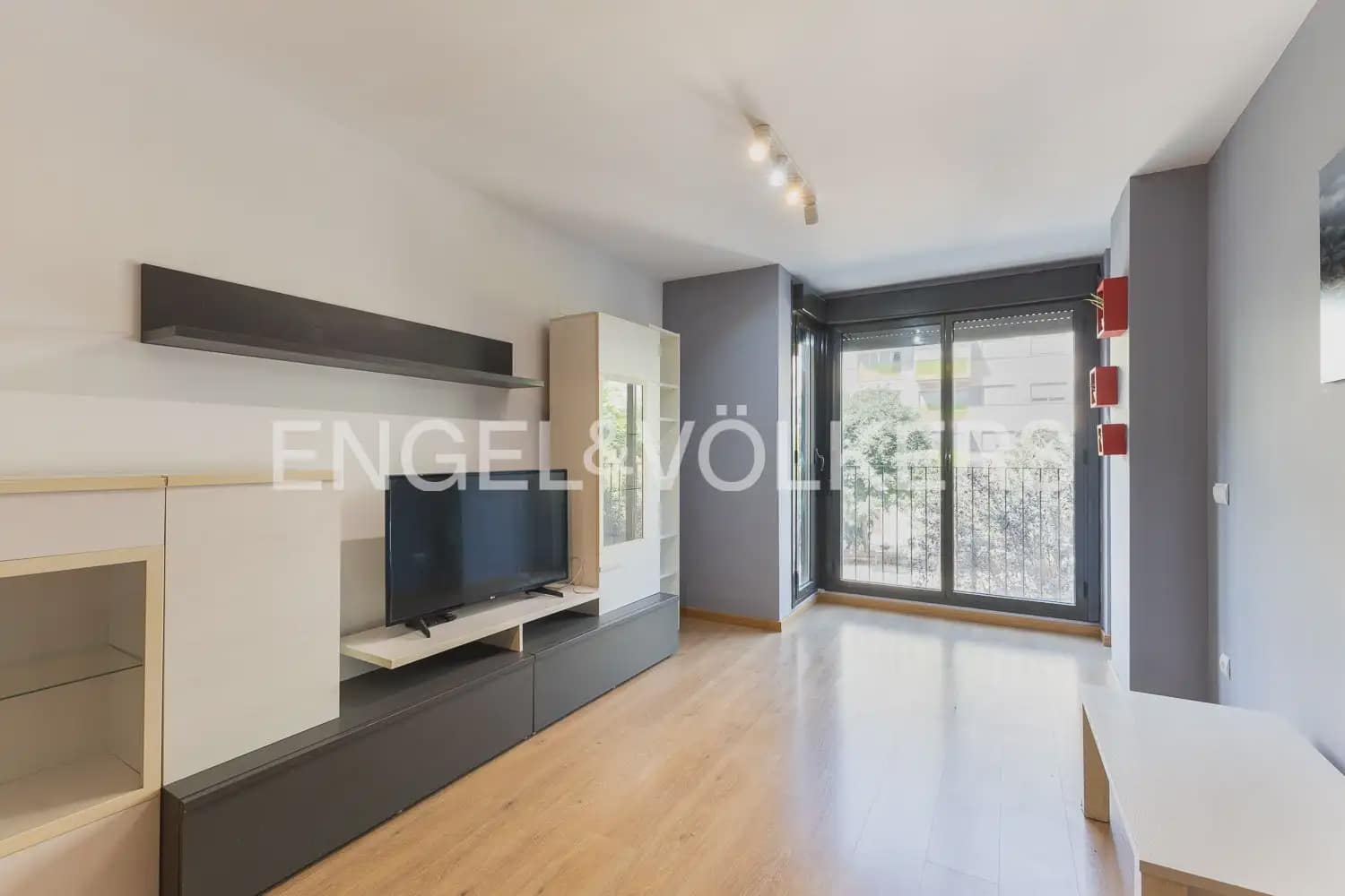 3 bedroom Flat for rent in Valencia city with garage - € 1,500 (Ref: 9940755)