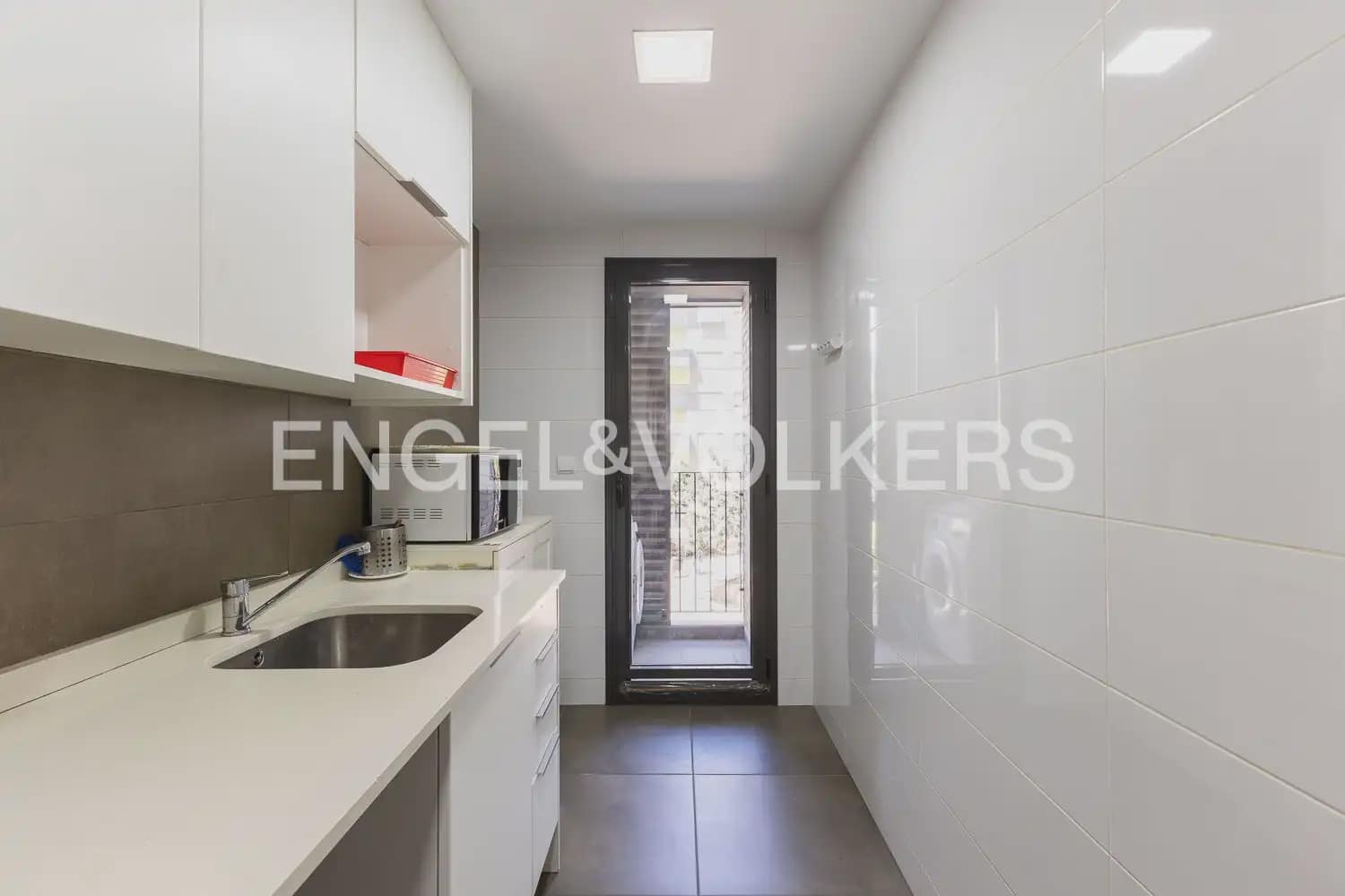 3 bedroom Flat for rent in Valencia city with garage - € 1,500 (Ref: 9940755)