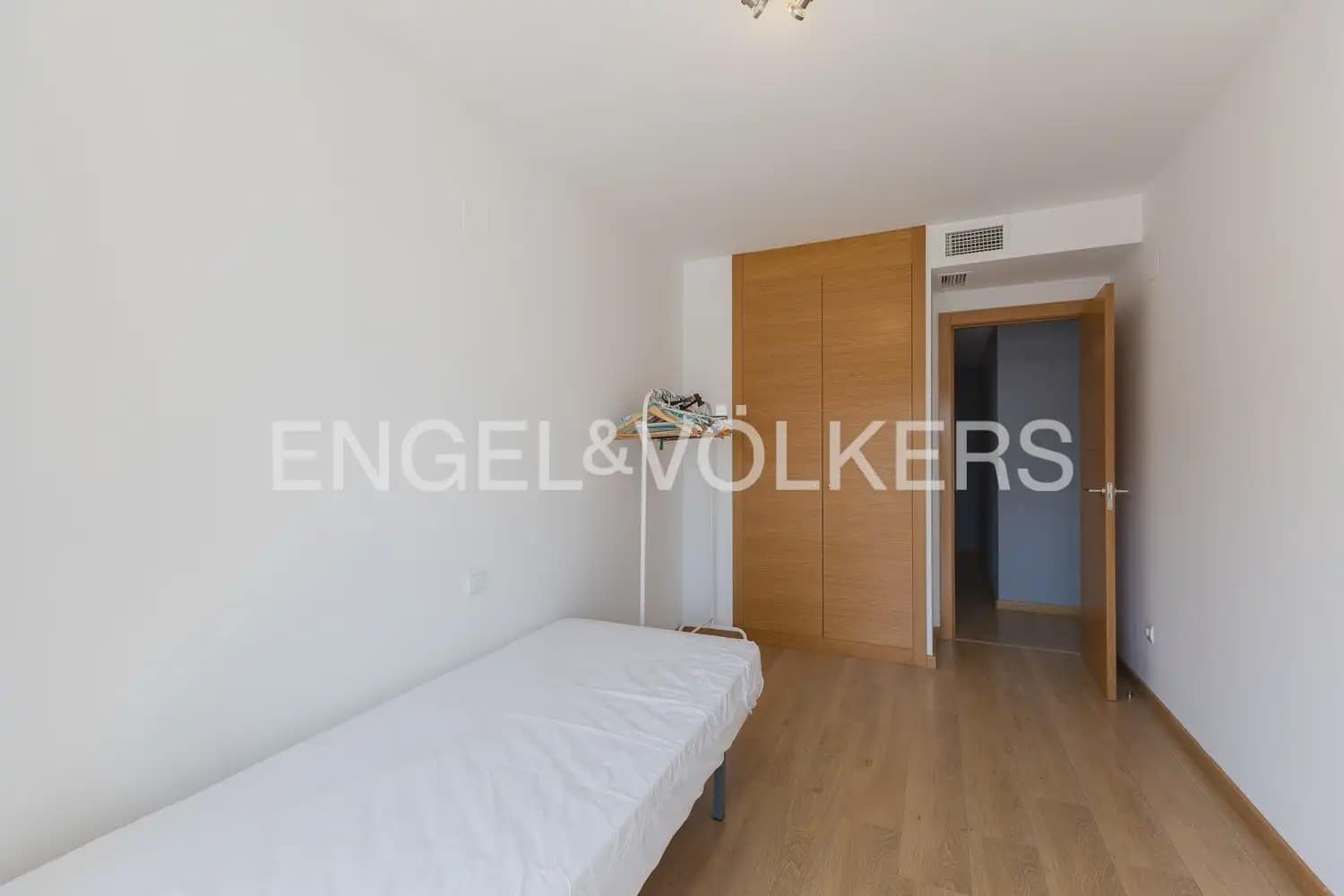 3 bedroom Flat for rent in Valencia city with garage - € 1,500 (Ref: 9940755)
