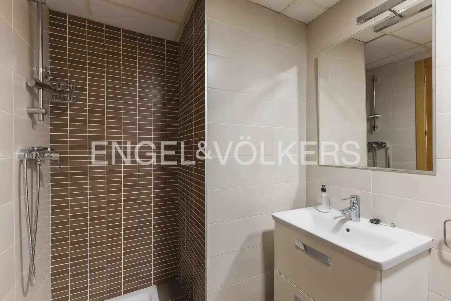 3 bedroom Flat for rent in Valencia city with garage - € 1,500 (Ref: 9940755)