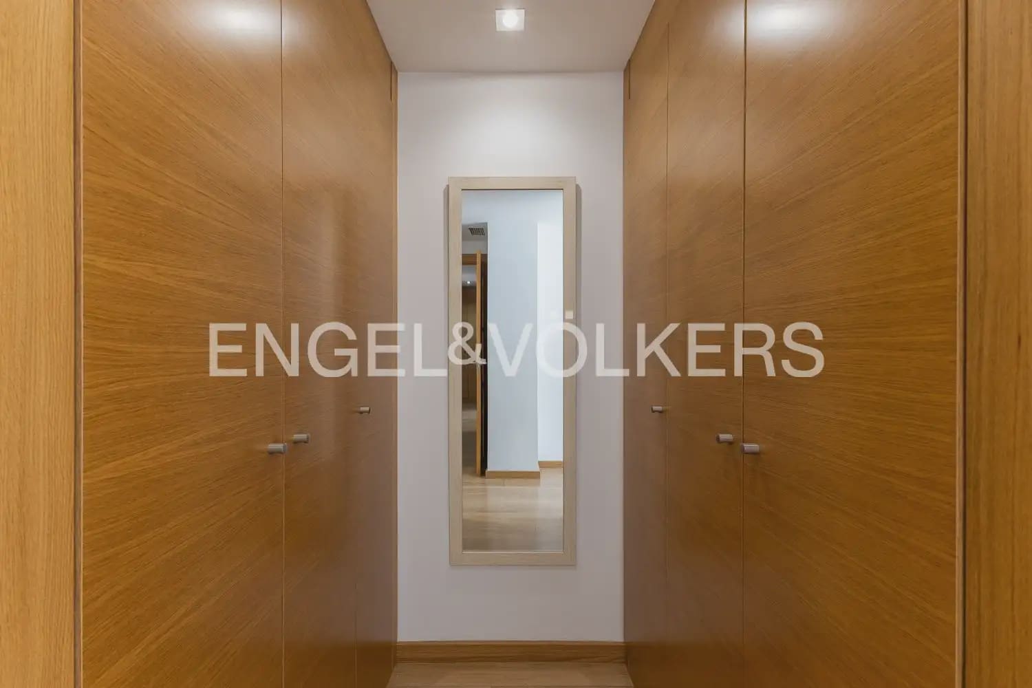 3 bedroom Flat for rent in Valencia city with garage - € 1,500 (Ref: 9940755)
