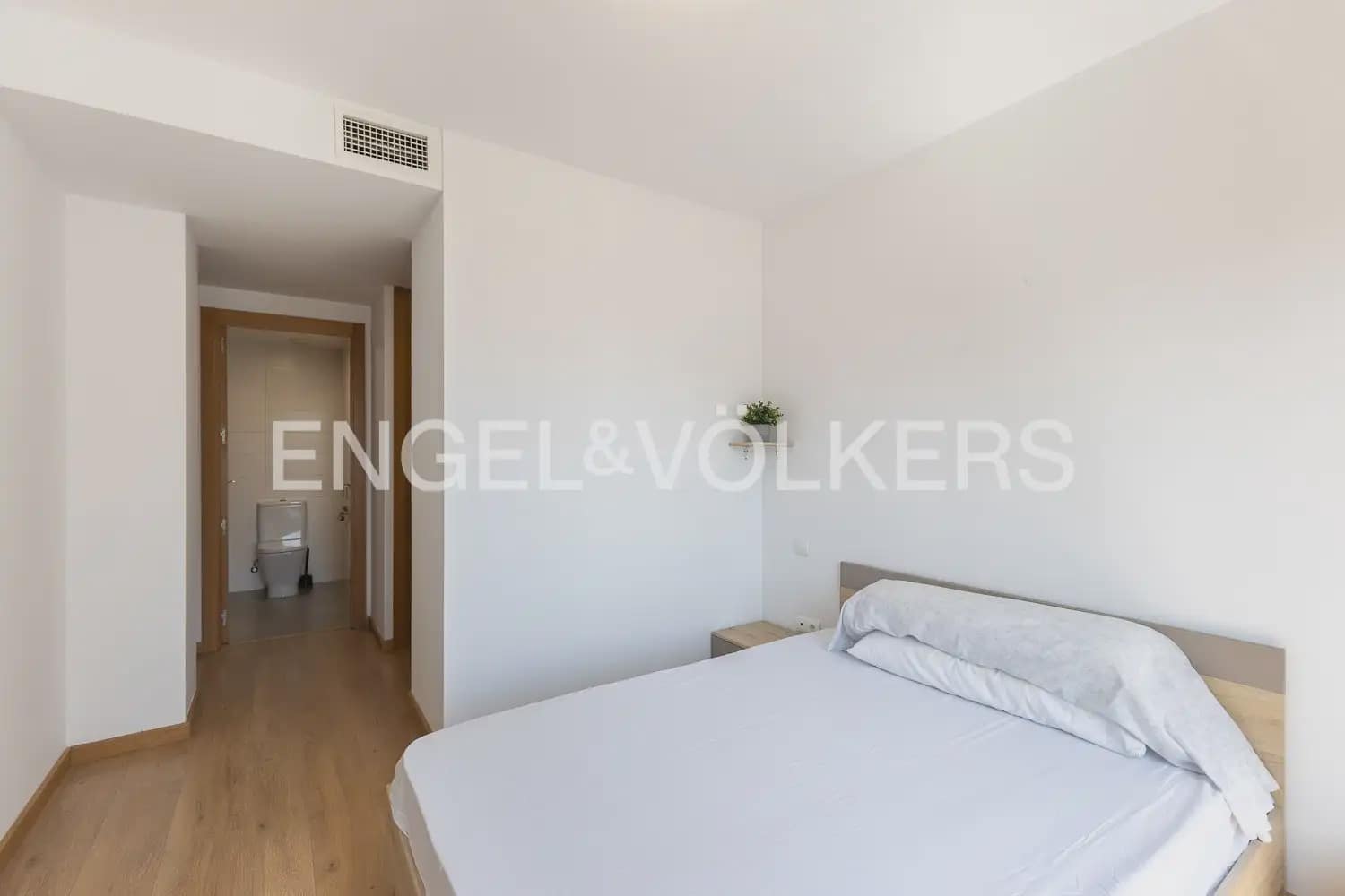 3 bedroom Flat for rent in Valencia city with garage - € 1,500 (Ref: 9940755)