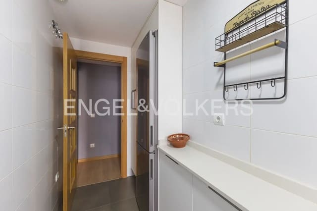 3 bedroom Flat for rent in Torrefiel, Valencia city with garage - € 1,500 (Ref: 9940755)