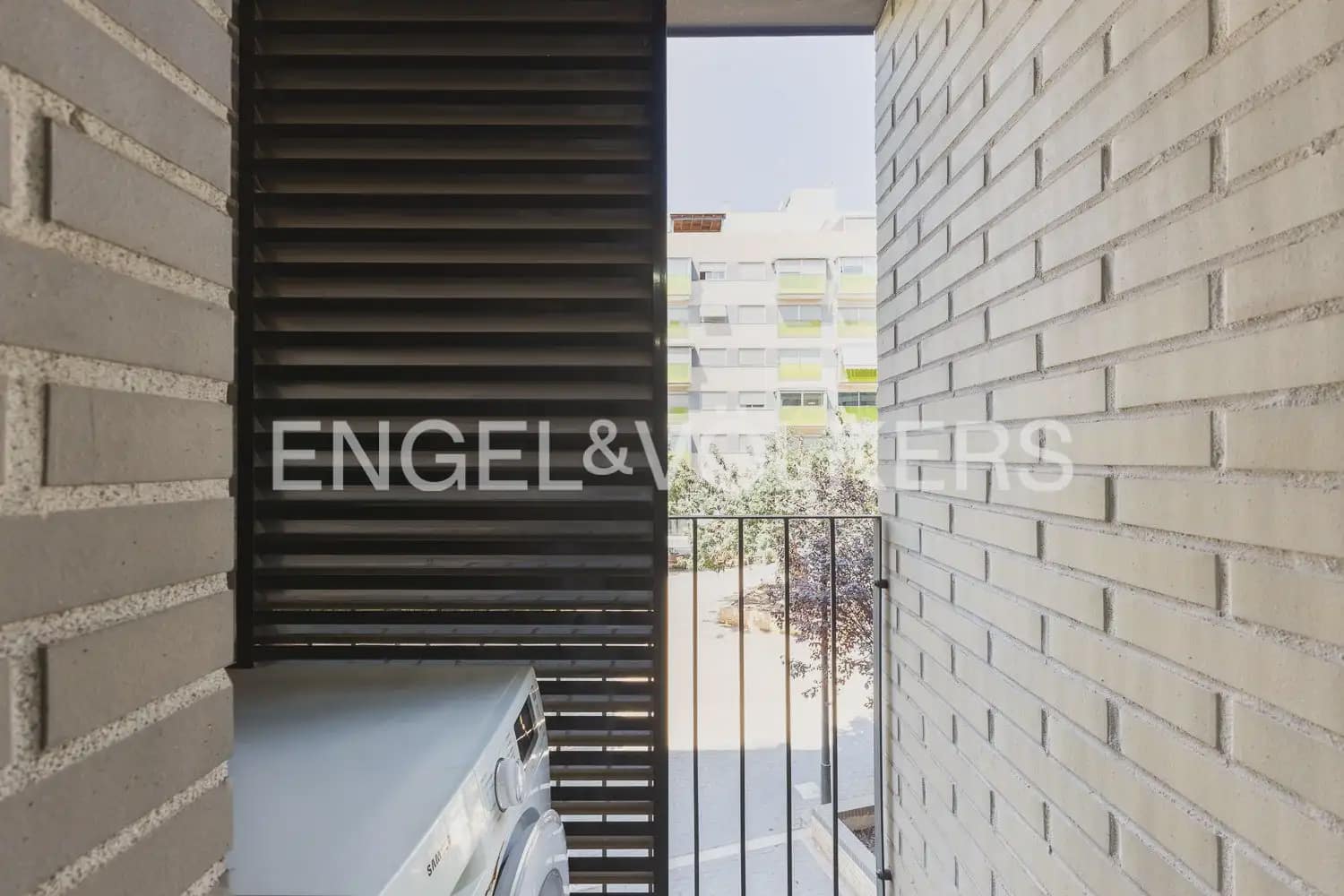 3 bedroom Flat for rent in Valencia city with garage - € 1,500 (Ref: 9940755)