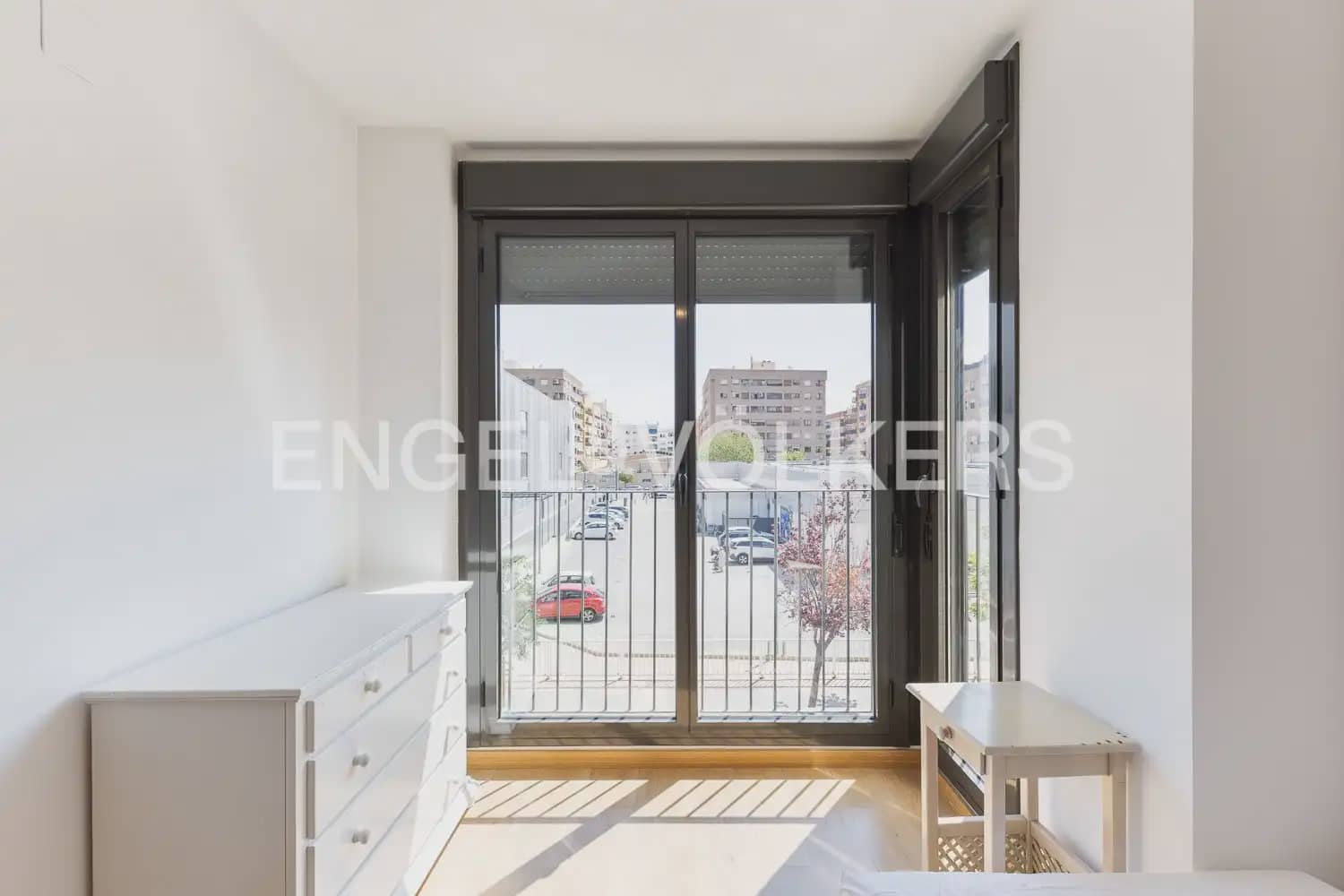 3 bedroom Flat for rent in Valencia city with garage - € 1,500 (Ref: 9940755)