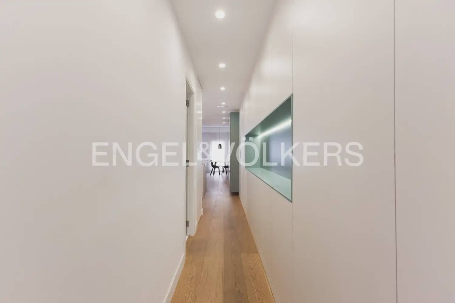 2 bedroom Flat for rent in Valencia city - € 2,000 (Ref: 9940756)