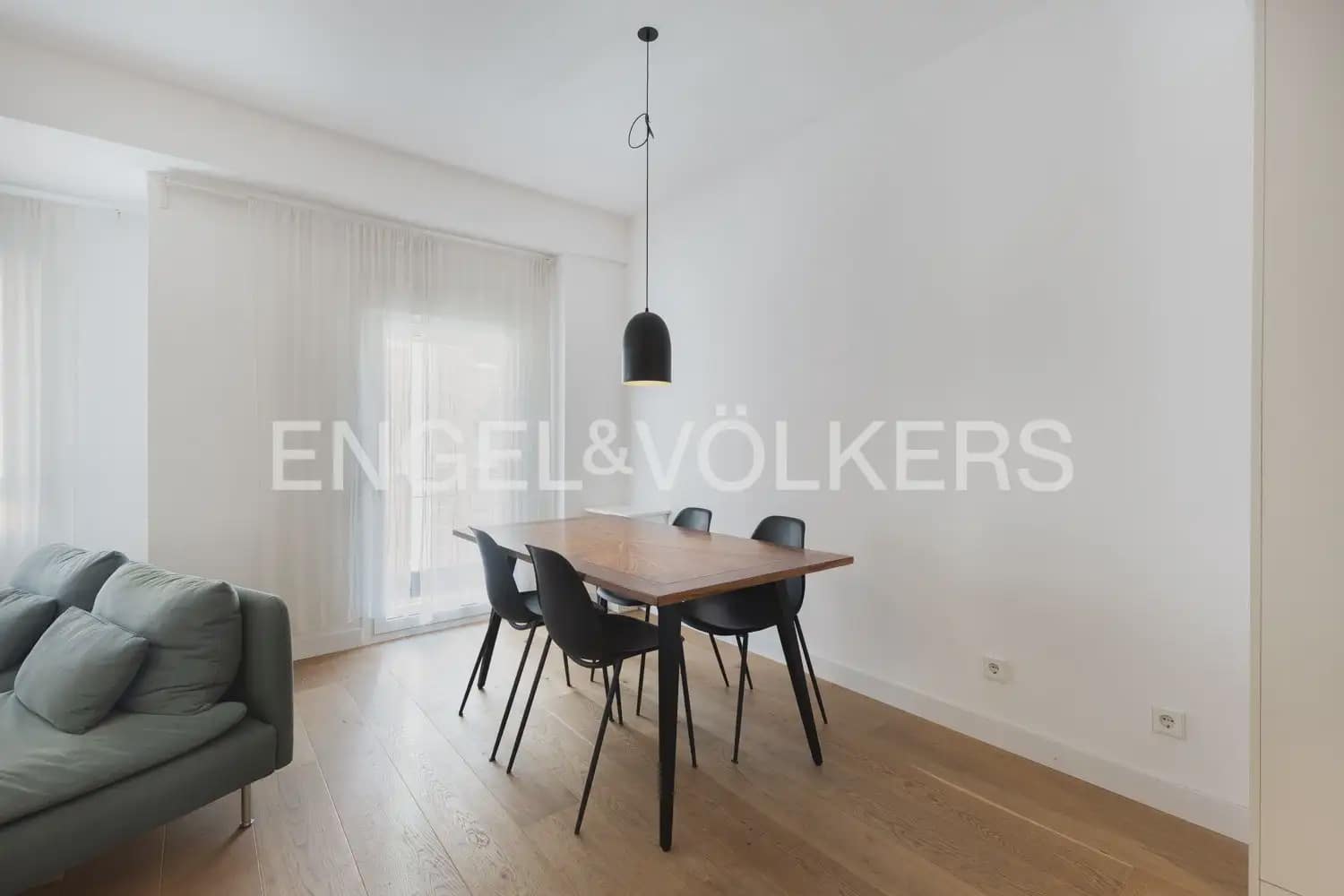 2 bedroom Flat for rent in Valencia city - € 2,000 (Ref: 9940756)