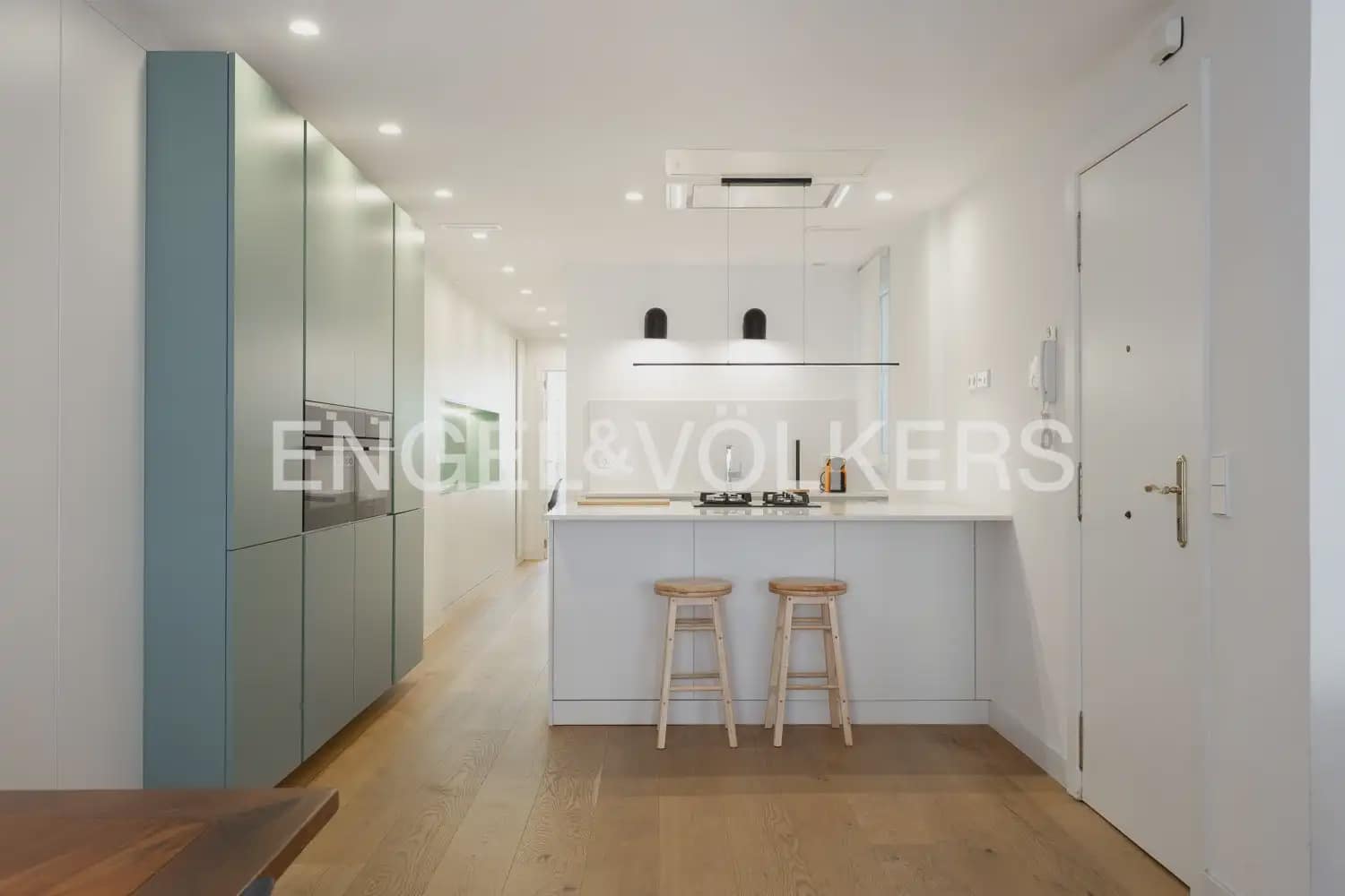 2 bedroom Flat for rent in Valencia city - € 2,000 (Ref: 9940756)