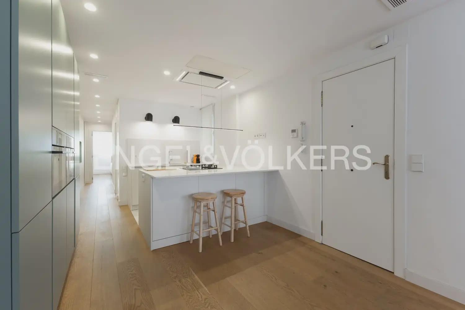 2 bedroom Flat for rent in Valencia city - € 2,000 (Ref: 9940756)
